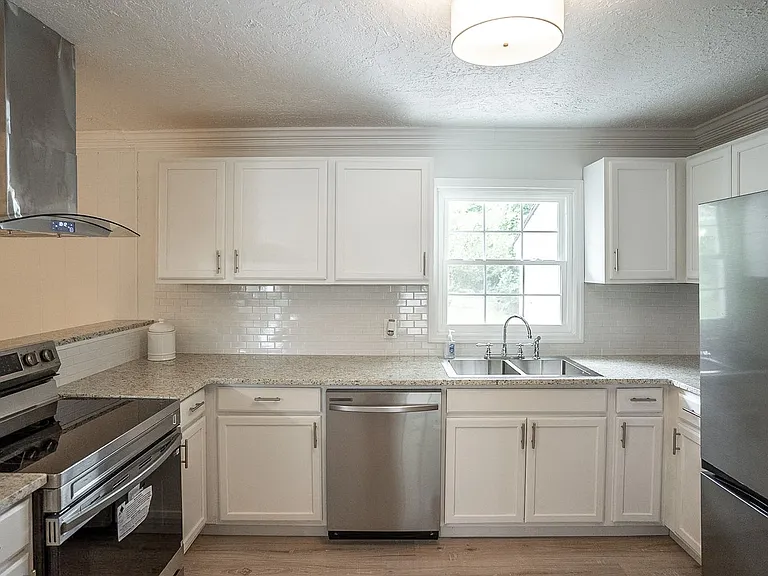 3120 Edinburgh Dr — Photo 14