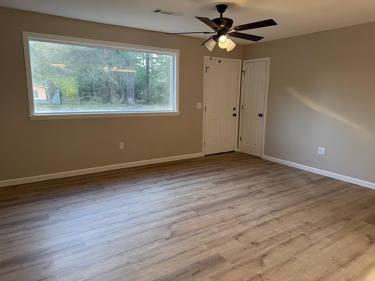 129 Carter Dr — Photo 3