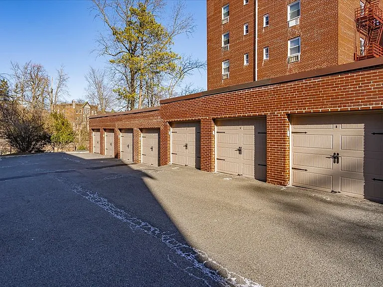 24 Springfield Ave Apartments — Photo 27