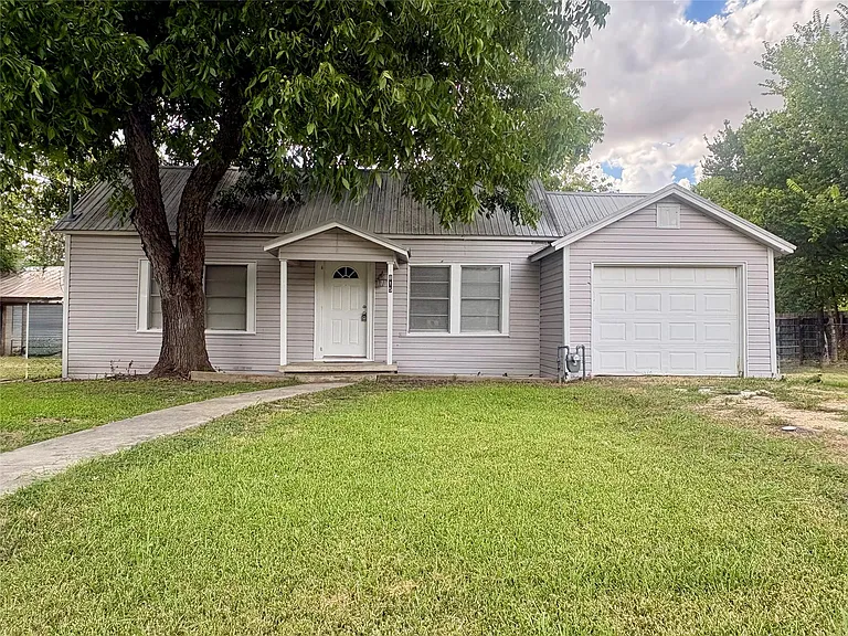 815 Lizzie St — Photo 1