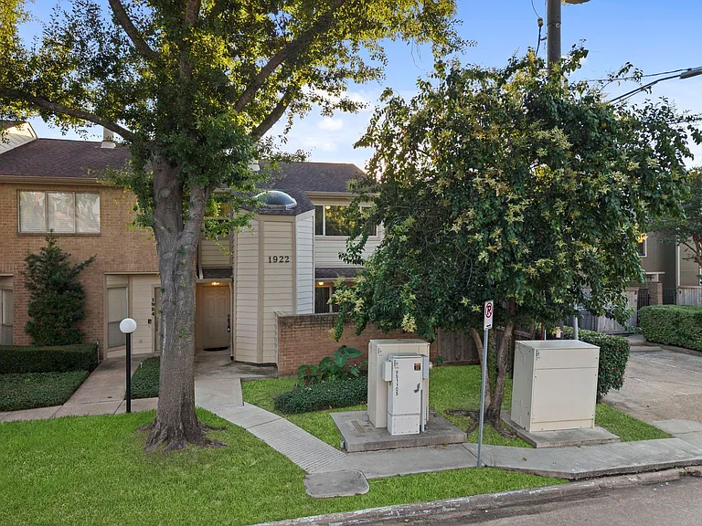 1922 Augusta Dr #1/16 — Photo 7