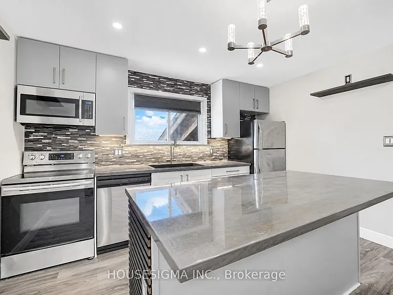 122 Chadburn St — Photo 10