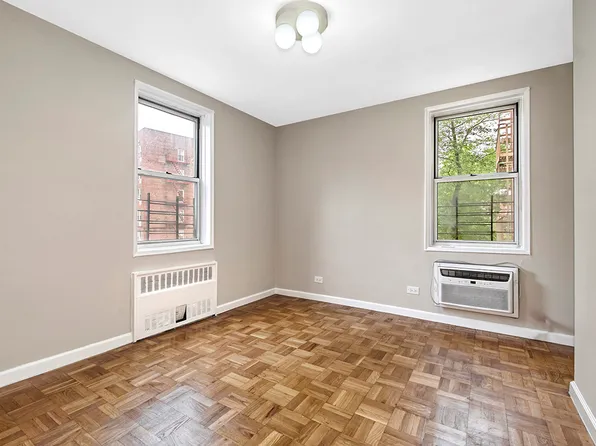 609 Kappock Street image 19 of 26