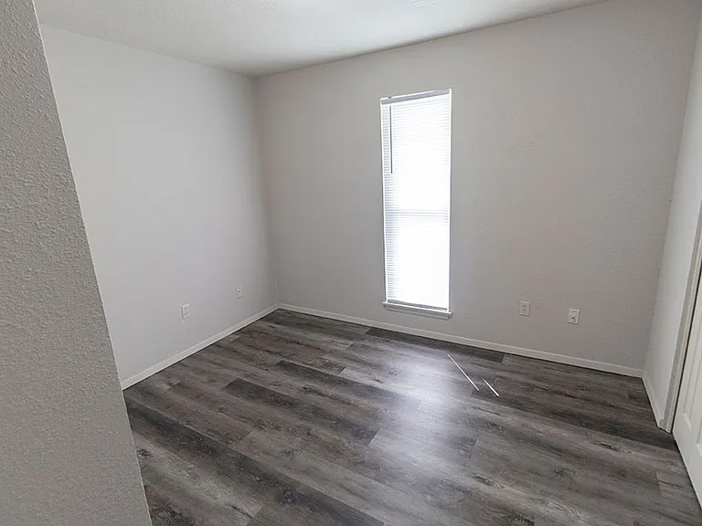 215 N West Blvd — Photo 15