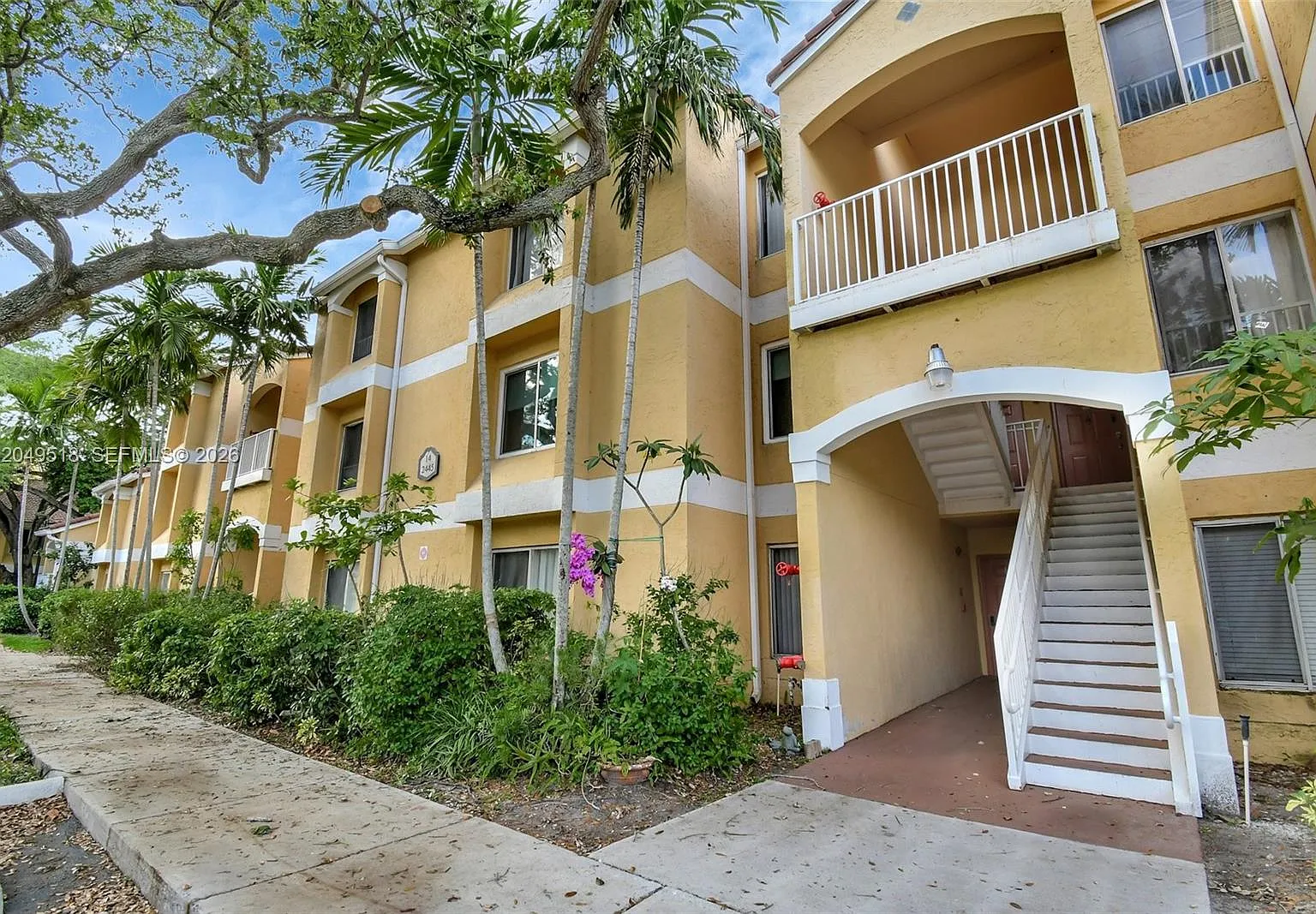 Sailboat Pointe Condo — Photo 1