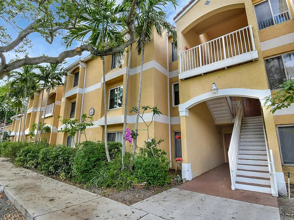 2445 NW 33rd St #1410