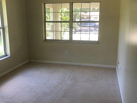 5th image of 605 Dundas Ct