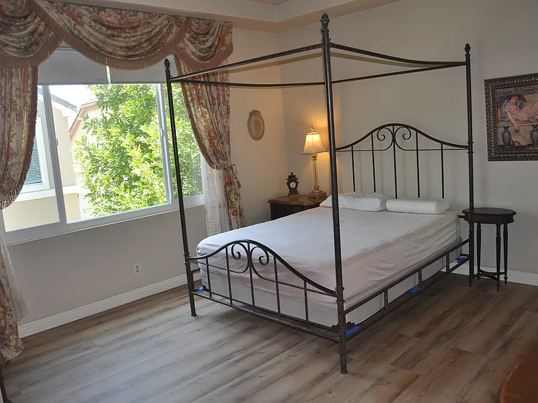 12 Del Cambrea — Photo 5