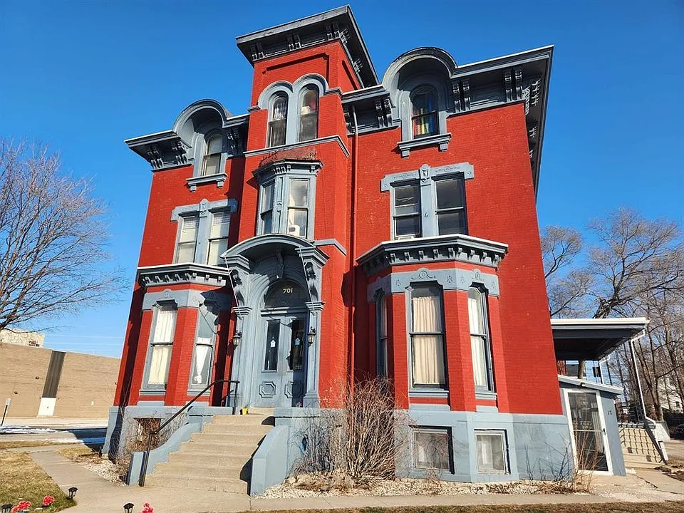 701 Center Ave #11
