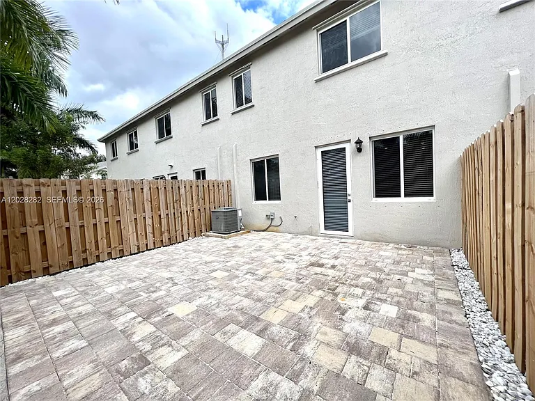 20838 NW 13th Ave — Photo 11