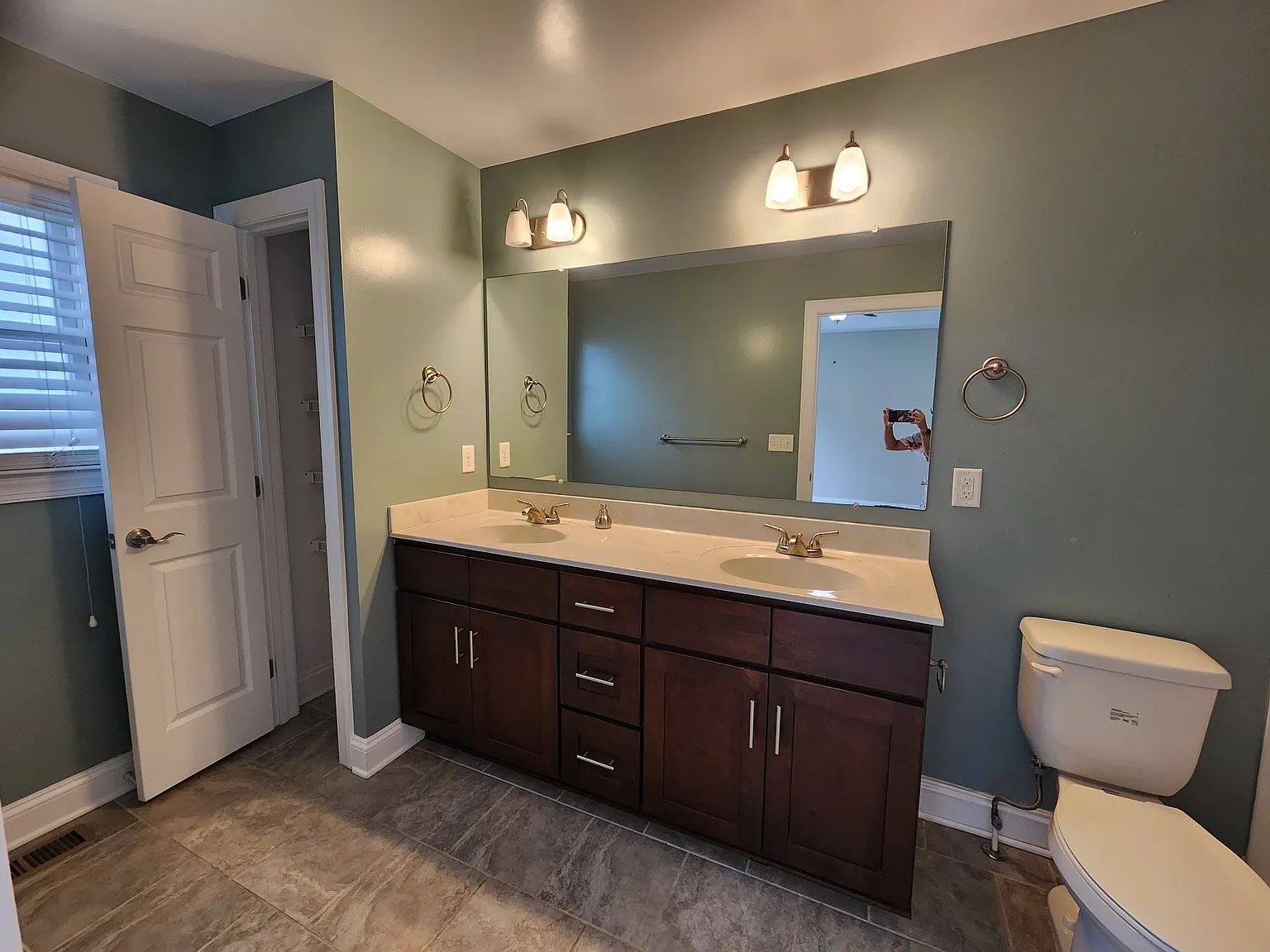 3 bed, 2.5 bath, 1632 sqft, $2,300 — Photo 1