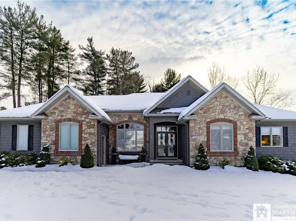 86 Nottingham Cir, Jamestown, NY 14701