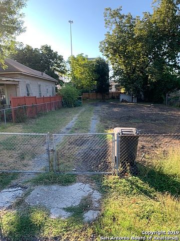 2nd image of 804 E Euclid Ave