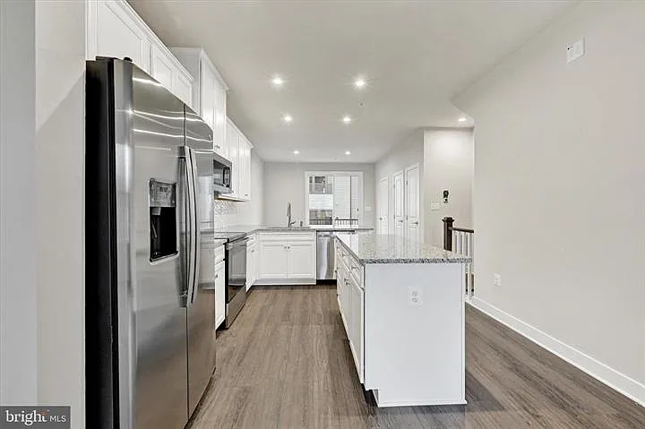 815 Lennox St — Photo 4