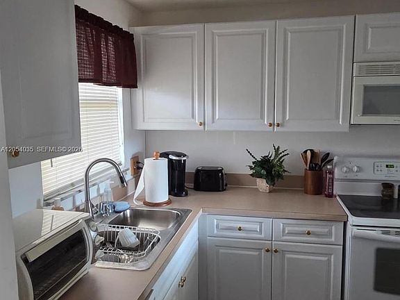 4th image of 2950 W Sunrise Lakes Dr #208