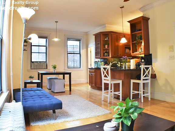 5th image of 87 Dartmouth St #3