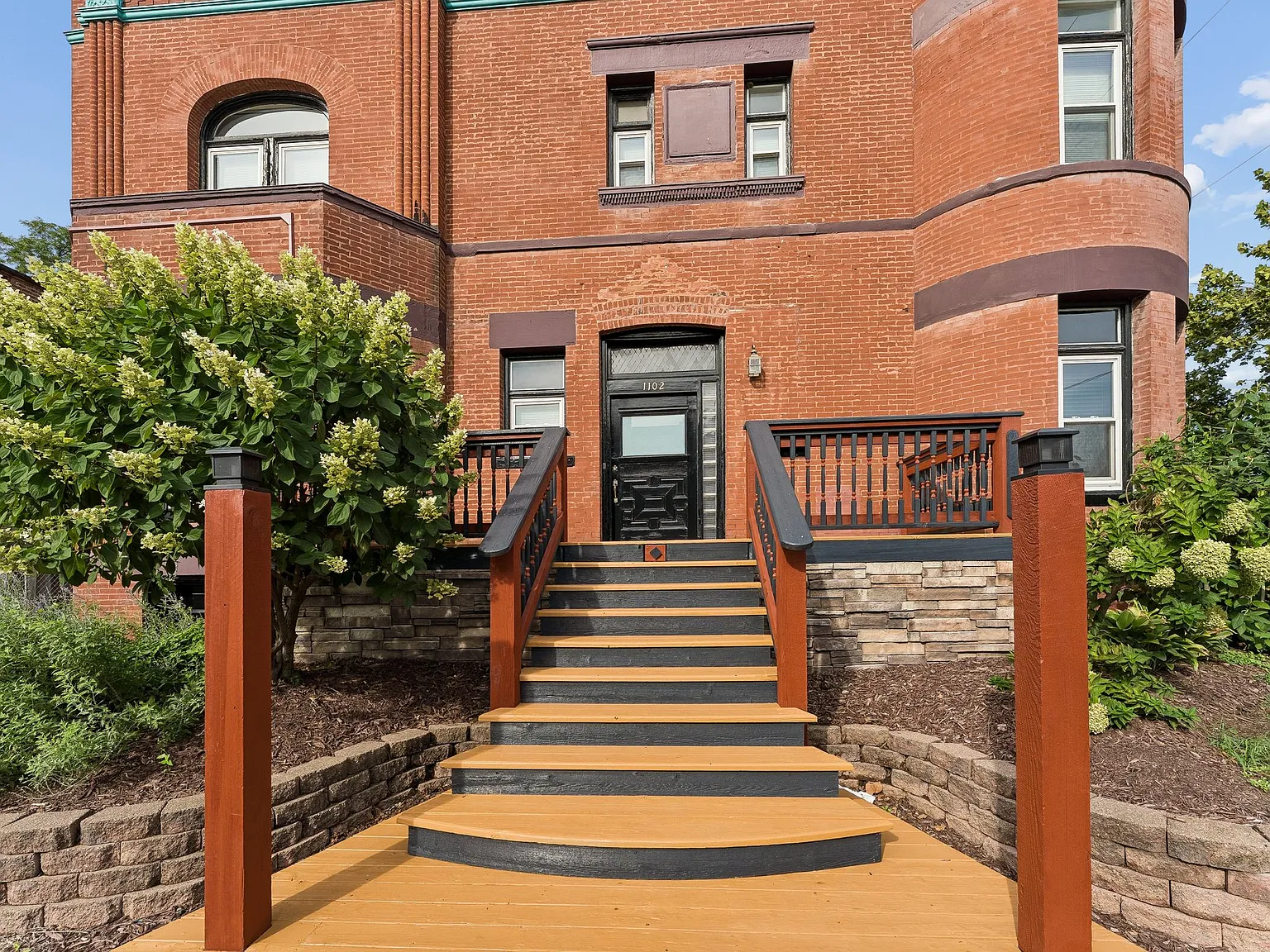 3 bed, 2069 sqft, $2,400 — Photo 4