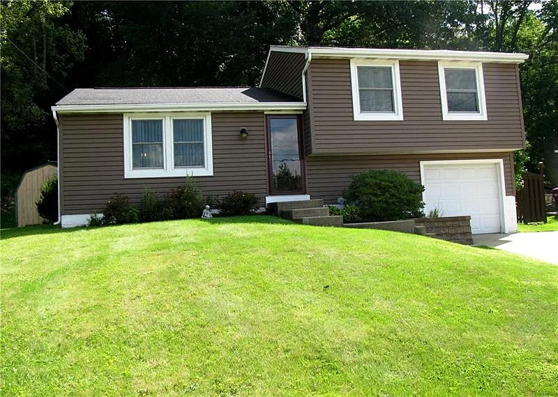 525 Catskill Dr photo 1