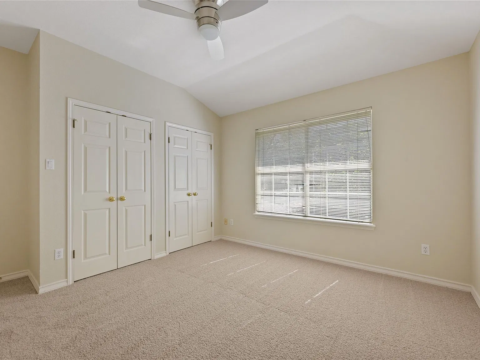 5 bed, 3.5 bath, 2861 sqft, $4,000 — Photo 4
