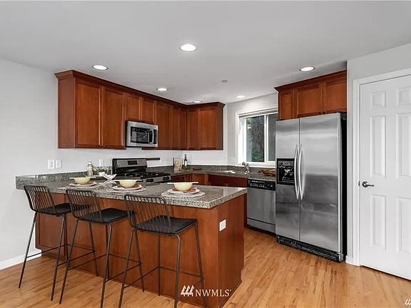 4th image of 1800 Franklin Ave E