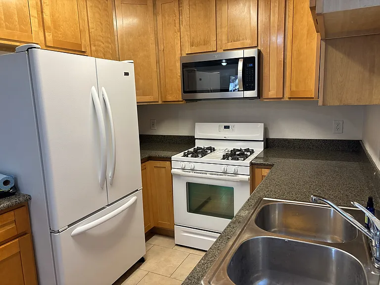 330 Capitol St #C — Photo 37