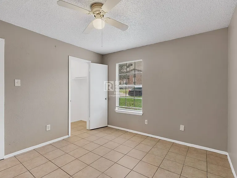 8024 Cambridge Cir — Photo 20