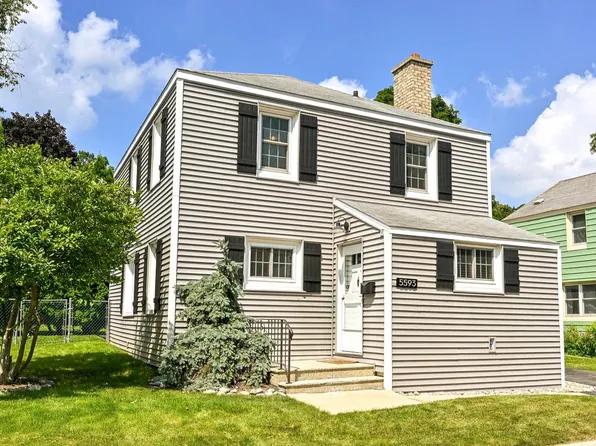 5593 Angle LANE, Greendale, WI 53129