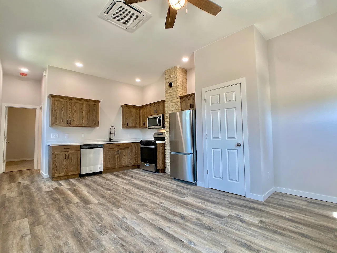 423 Adams Ave — Photo 1