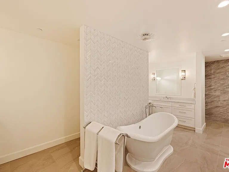 300 N Swall Dr #354 — Photo 29