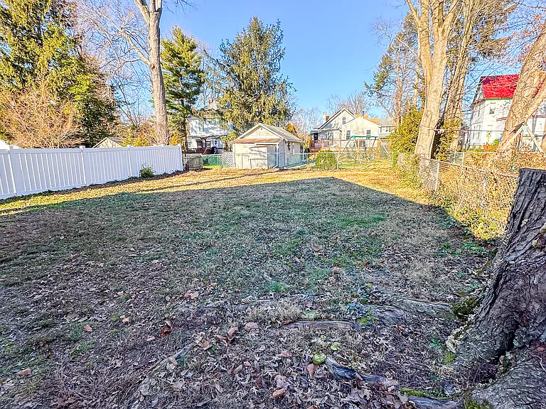 729 Merrick Ave — Photo 14