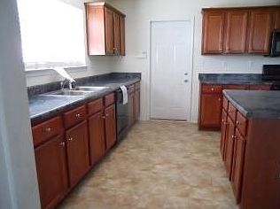3rd image of 15250 Camelot Dr