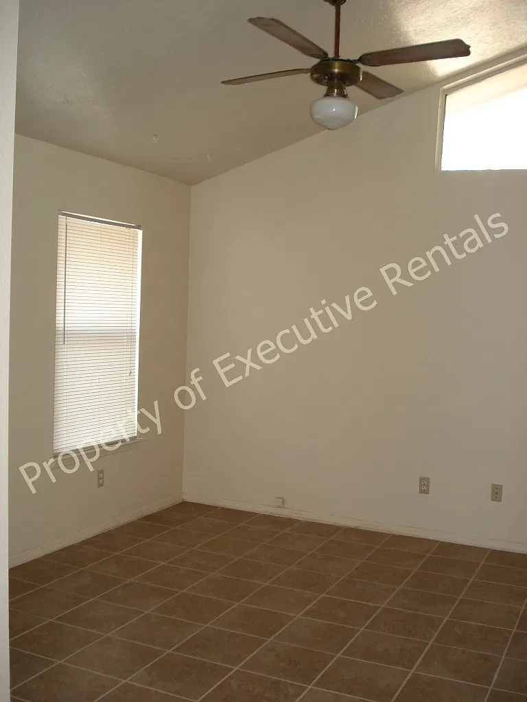 463 Salopek Blvd — Photo 3