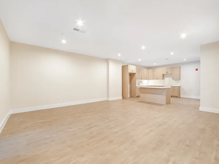 684 Main Ave #201 — Photo 4