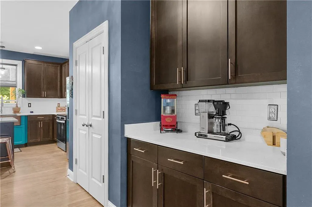5 bed, 4.5 bath, 2324 sqft, $4,500 — Photo 4