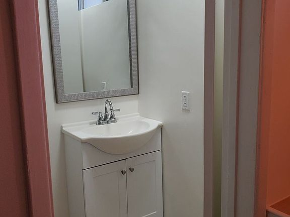 5th image of 225 S Burlington Ave #24