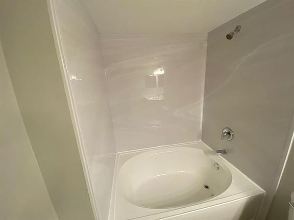5th image of 507 Villa Cir #507