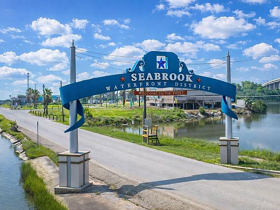 4th image of 2102 Todville Rd