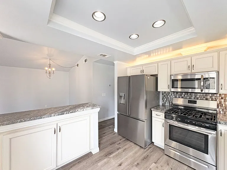 266 Oleander Dr — Photo 6