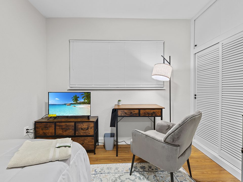 2nd image of 900 S Park Ave #2