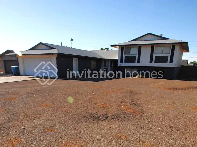 4222 W Denton Ln — Photo 1