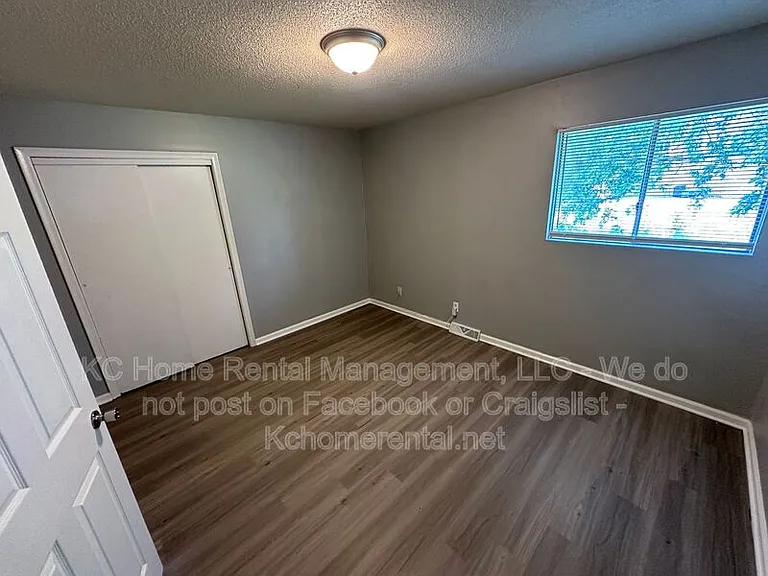7227 Gilmore Ave — Photo 16