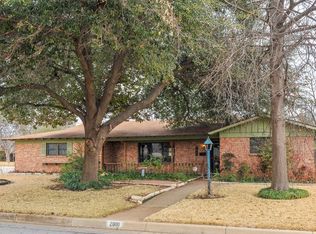 2001 Downey Dr, Fort Worth, TX 76112