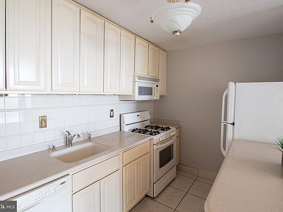 3rd image of 3900 Ford Rd APT 16K