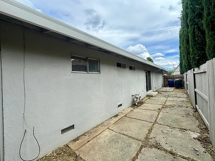5322 Castle St — Photo 20