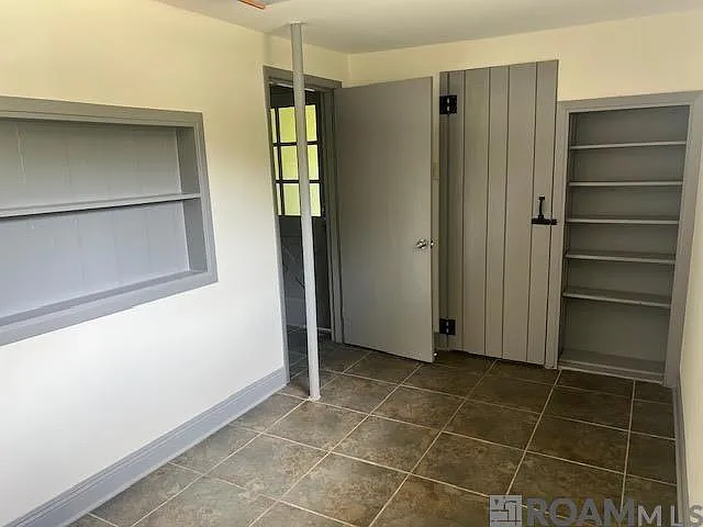 2464 Kensington Dr — Photo 22