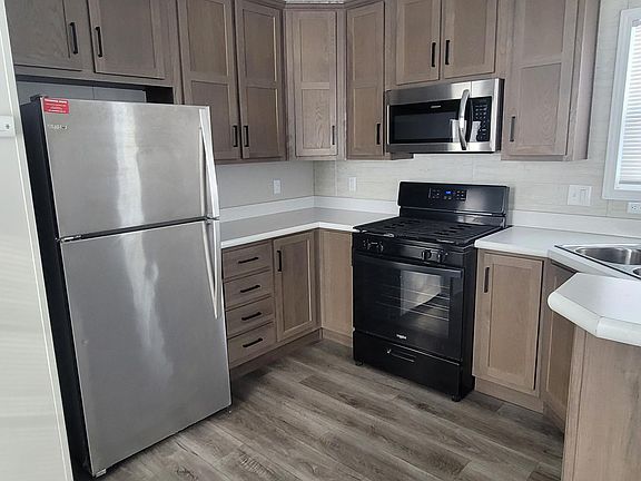 3rd image of 2621 Cleveland Ct #247