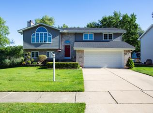 353 Manchester Ct, Griffith, IN 46319