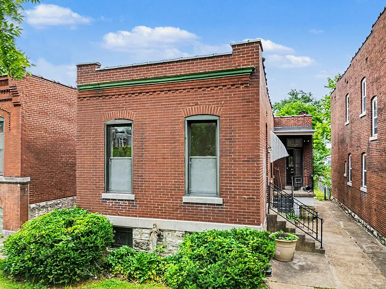 4416 S Grand Blvd — Photo 2