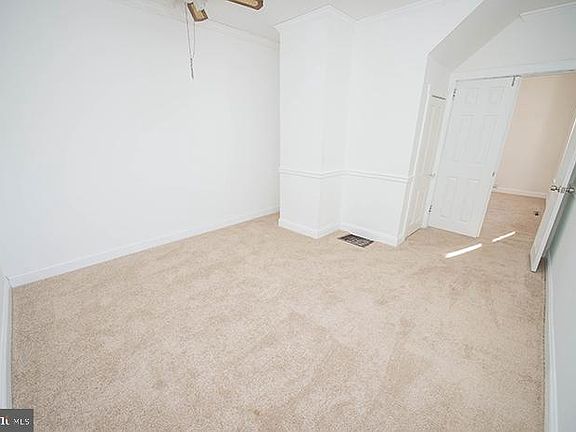 4th image of 106 N Division St