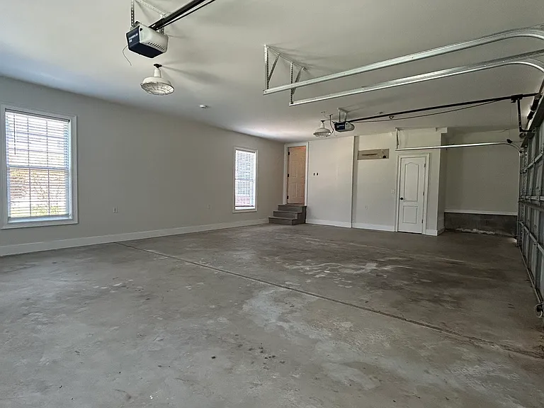 389 Chastain Cir — Photo 5